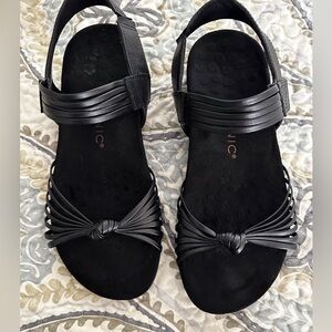 Vionic Black Strappy Sandals